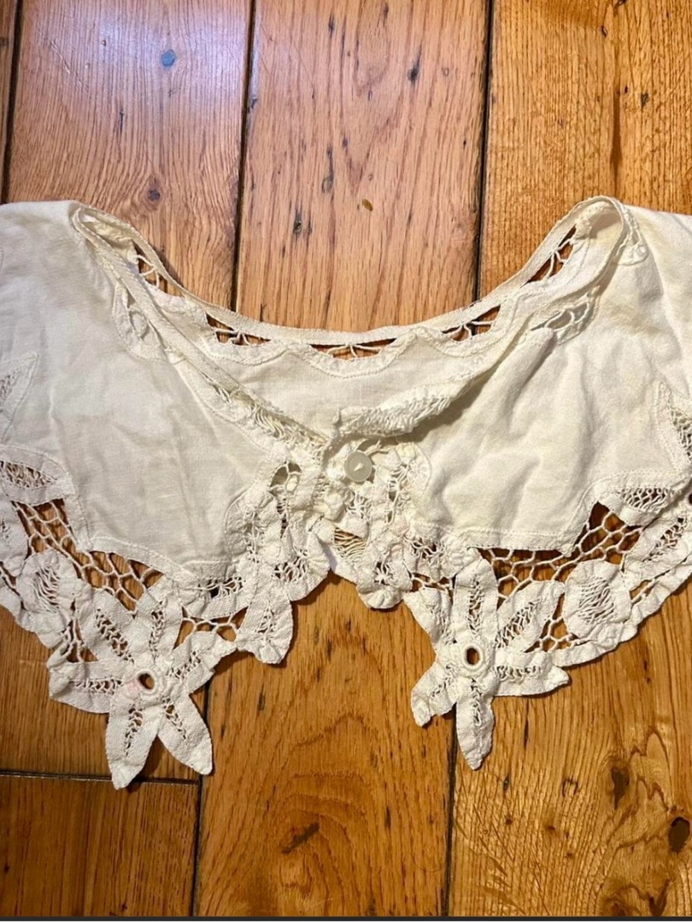 Source Unknown Cream Lace Crochet Collar